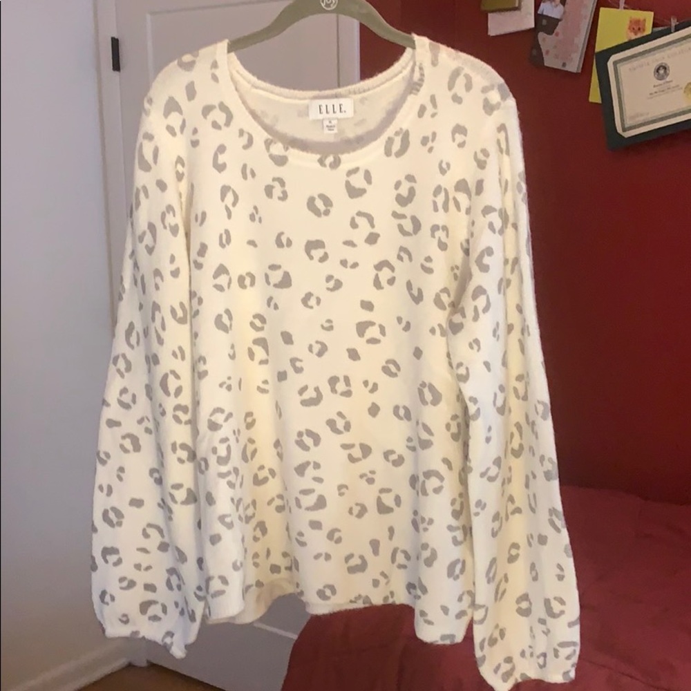 White sweater with gray cheetah print from Elle